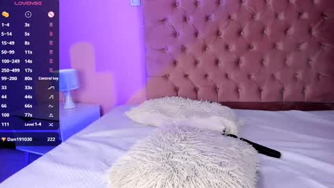 Snapshot of amyolimpo chatting on February 16, 4:42 am Amy ... Nice to meet u thumb up me please its important online show from February 16, 4:42 am