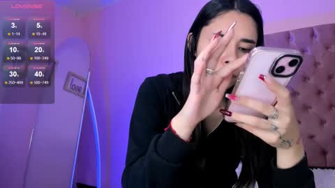 Snapshot of amyolimpo chatting on February 20, 3:12 am Amy ... Nice to meet u thumb up me please its important online show from February 20, 3:12 am