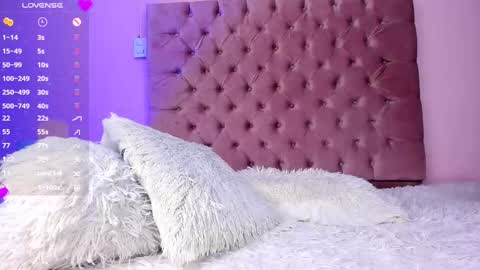 Snapshot of amyolimpo chatting on February 22, 3:56 am Amy ... Nice to meet u thumb up me please its important online show from February 22, 3:56 am