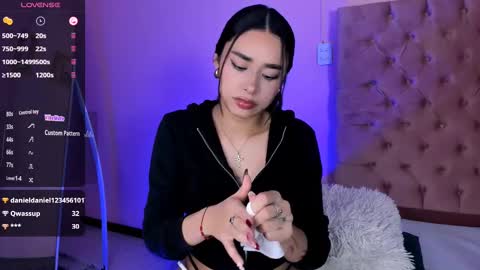 Snapshot of amyolimpo chatting on February 25, 6:36 am Amy ... Nice to meet u thumb up me please its important online show from February 25, 6:36 am