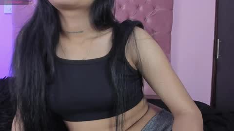 Snapshot of amyolimpo chatting on February 27, 8:09 pm Amy ... Nice to meet u thumb up me please its important online show from February 27, 8:09 pm