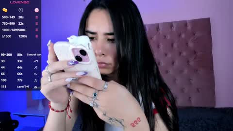 Snapshot of amyolimpo chatting on March 11, 4:21 am Amy ... Nice to meet u thumb up me please its important online show from March 11, 4:21 am