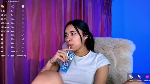 Snapshot of amyolimpo chatting on September 14, 11:04 pm Amy ... Nice to meet u thumb up me please its important online show from September 14, 11:04 pm