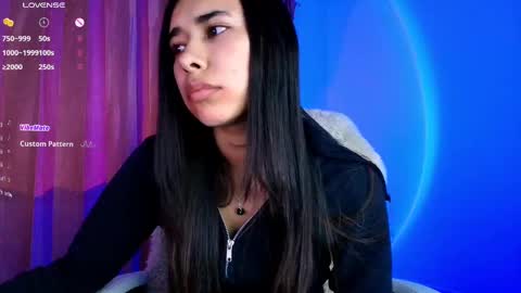 Snapshot of amyolimpo chatting on September 19, 11:00 am Amy ... Nice to meet u thumb up me please its important online show from September 19, 11:00 am