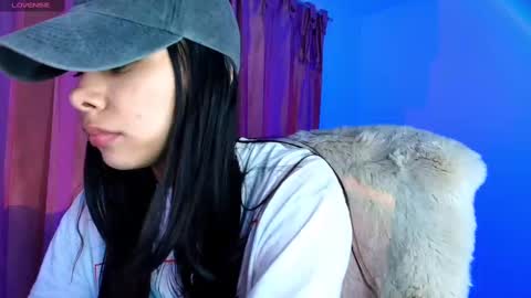 Snapshot of amyolimpo chatting on September 23, 11:08 pm Amy ... Nice to meet u thumb up me please its important online show from September 23, 11:08 pm