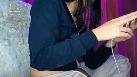 Snapshot of amyolimpo chatting on October 5, 6:12 am Amy ... Nice to meet u thumb up me please its important online show from October 5, 6:12 am