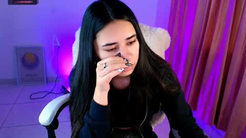 Snapshot of amyolimpo chatting on October 25, 4:53 am Amy ... Nice to meet u thumb up me please its important online show from October 25, 4:53 am