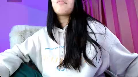 Snapshot of amyolimpo chatting on November 12, 4:46 am Amy ... Nice to meet u thumb up me please its important online show from November 12, 4:46 am