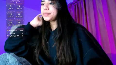 Snapshot of amyolimpo chatting on November 26, 1:39 am Amy ... Nice to meet u thumb up me please its important online show from November 26, 1:39 am