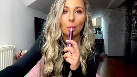 amyroberta92 online show from February 17, 10:07 am