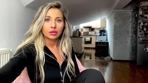 amyroberta92 online show from February 18, 10:16 am