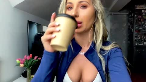 amyroberta92 online show from March 15, 7:58 am
