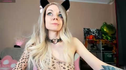 Snapshot of amyrose69 chatting on October 14, 8:31 pm Amy Rose online show from October 14, 8:31 pm