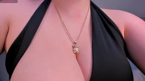 AMY R  online show from July 30, 5:39 am