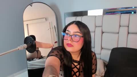 Snapshot of amywhitte_ chatting on December 16, 7:08 pm amywhitte_ online show from December 16, 7:08 pm