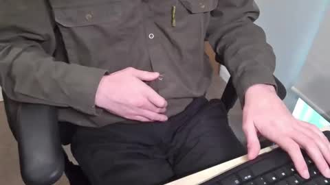 A online show from November 24, 8:47 am