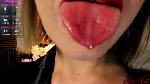 Ana online show from October 3, 2:47 pm