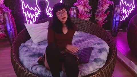 Snapshot of ana_luve chatting on November 12, 8:41 pm Ana online show from November 12, 8:41 pm