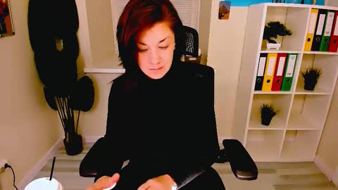 Snapshot of ana_mills chatting on November 10, 10:03 am Ana online show from November 10, 10:03 am