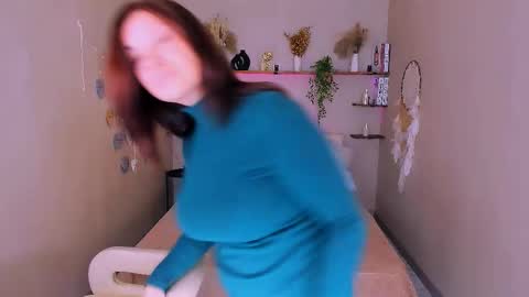 Snapshot of ana_mills chatting on November 12, 3:34 pm Ana online show from November 12, 3:34 pm