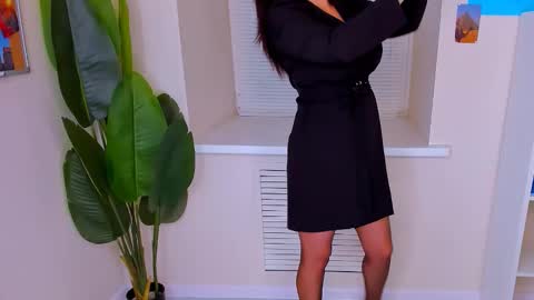 Snapshot of ana_mills chatting on November 21, 3:22 pm Ana online show from November 21, 3:22 pm