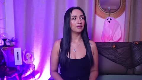 Snapshot of ana_riveros chatting on October 17, 5:21 am online show from October 17, 5:21 am