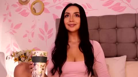 Snapshot of ana_riveros chatting on June 8, 3:45 pm online show from June 8, 3:45 pm