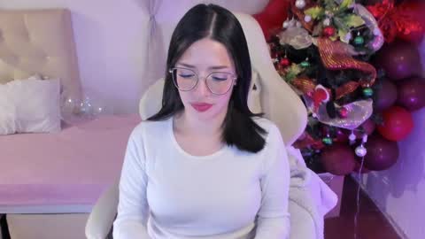 Snapshot of ana_ruuh chatting on December 17, 12:23 am Im anna but you can call me as you want online show from December 17, 12:23 am