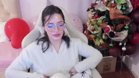 Snapshot of ana_ruuh chatting on December 19, 7:29 pm Im anna but you can call me as you want online show from December 19, 7:29 pm