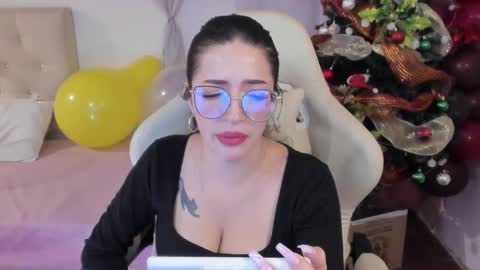 Snapshot of ana_ruuh chatting on December 23, 10:01 pm Im anna but you can call me as you want online show from December 23, 10:01 pm