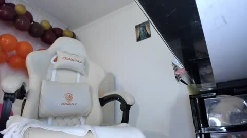 Snapshot of ana_ruuh chatting on February 10, 7:17 pm Im anna but you can call me as you want online show from February 10, 7:17 pm