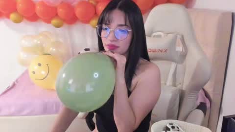 Snapshot of ana_ruuh chatting on February 24, 4:26 pm Im anna but you can call me as you want online show from February 24, 4:26 pm