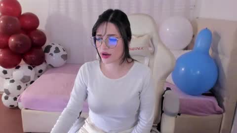 Snapshot of ana_ruuh chatting on September 18, 9:17 pm Im anna but you can call me as you want online show from September 18, 9:17 pm