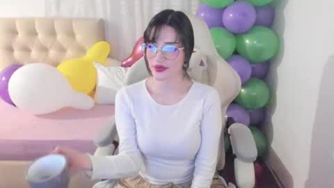 Snapshot of ana_ruuh chatting on October 21, 10:21 pm Im anna but you can call me as you want online show from October 21, 10:21 pm