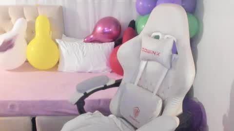 Snapshot of ana_ruuh chatting on October 25, 10:48 pm Im anna but you can call me as you want online show from October 25, 10:48 pm