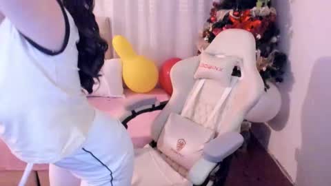 Snapshot of ana_ruuh chatting on November 21, 9:13 pm Im anna but you can call me as you want online show from November 21, 9:13 pm