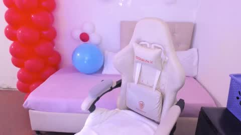 Im anna but you can call me as you want online show from March 6, 11:56 pm