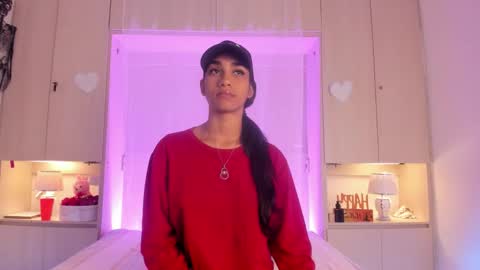 anaacollins_ online show from October 17, 11:57 am