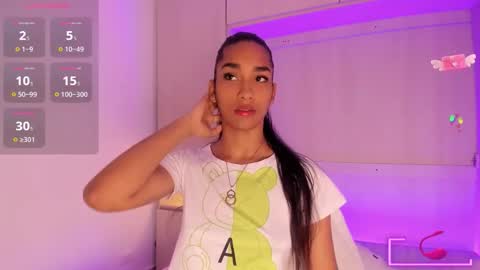 anaacollins_ online show from November 4, 11:42 am