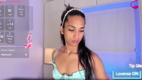 anaacollins_ online show from January 13, 11:37 am