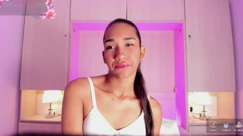 anaacollins_ online show from March 30, 11:33 am