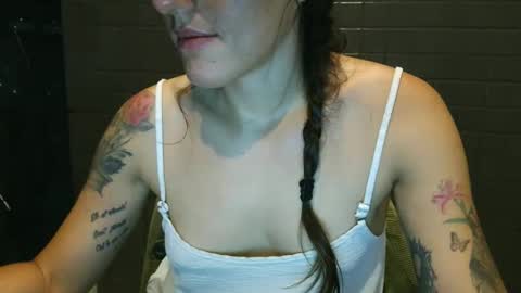 Snapshot of anabelucci_ chatting on December 16, 10:48 pm anabelucci_ online show from December 16, 10:48 pm