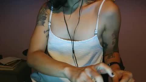 anabelucci_ online show from April 12, 5:12 am