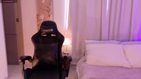 ANABEL WOLF  online show from June 15, 3:25 pm
