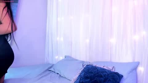 anabloom_ online show from April 27, 8:51 pm