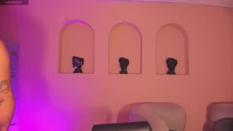 Ana  online show from November 6, 1:12 pm