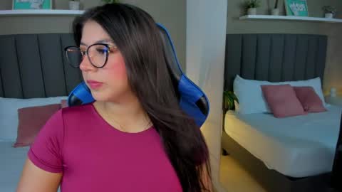 Snapshot of anagil_ chatting on May 19, 2:34 pm A N A online show from May 19, 2:34 pm