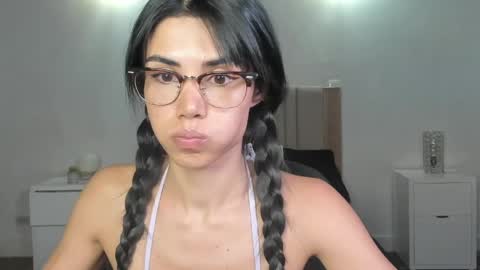 Snapshot of anahenao chatting on May 8, 11:54 pm Ana Henao or Annie... Follow me ahenaocb Insta X online show from May 8, 11:54 pm