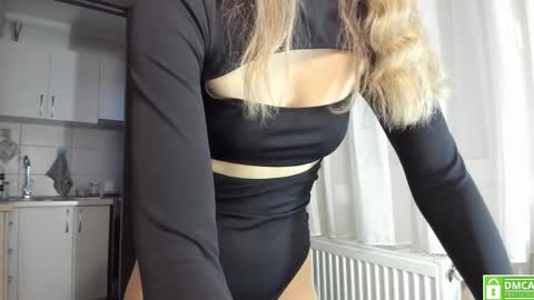 Snapshot of anahi1993 chatting on February 26, 5:06 am Anahi online show from February 26, 5:06 am