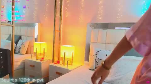 Anahi  online show from February 4, 7:53 pm